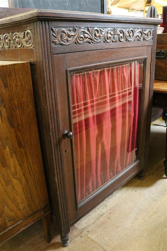 Carved oak pier cabinet(-)